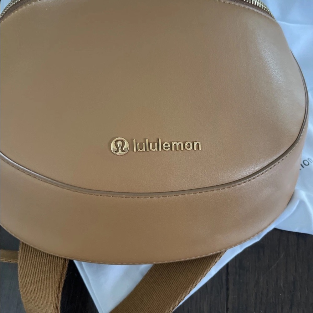 lululemon athletica tan crescent crossbody bag - Picture 3 of 8